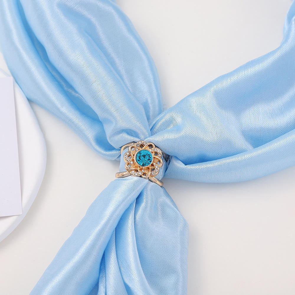 Wholesale Customized Elegant Clover Silk Scarf Buttons Exquisite Luxury Artificial Pearls and Rhinestones for Wedding or Gift